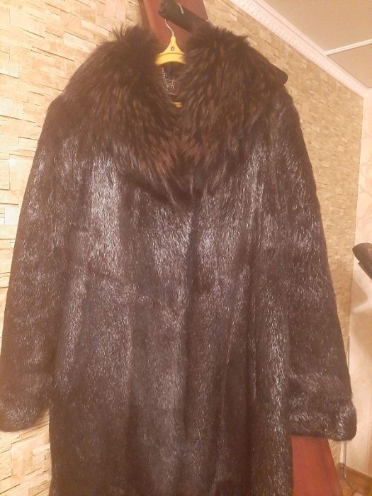 Жіноча шуба із нутрії