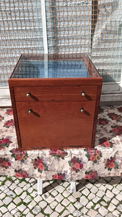 Móvel armário de apoio de sala