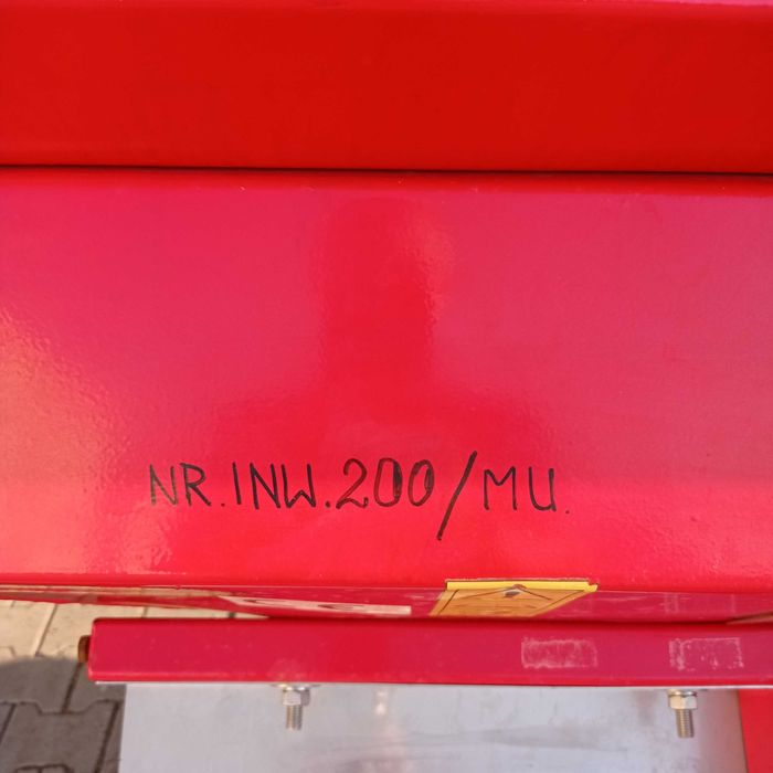 Rozsiewacz dwutarczowy MASTER 1000KG Grass-Rol