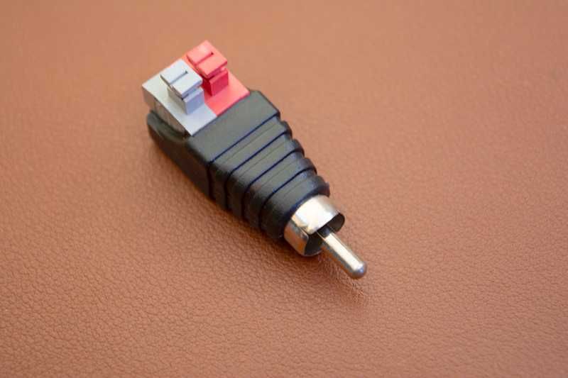 Conector RCA Macho (Áudio/Vídeo/Colunas) com Bornes de Pressão / Mola Sem Soldadura - Novo