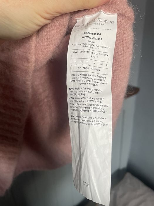 Джемпер Weekend MaxMara p.M-L, в составе шерсть 39%, мохер 40%.
