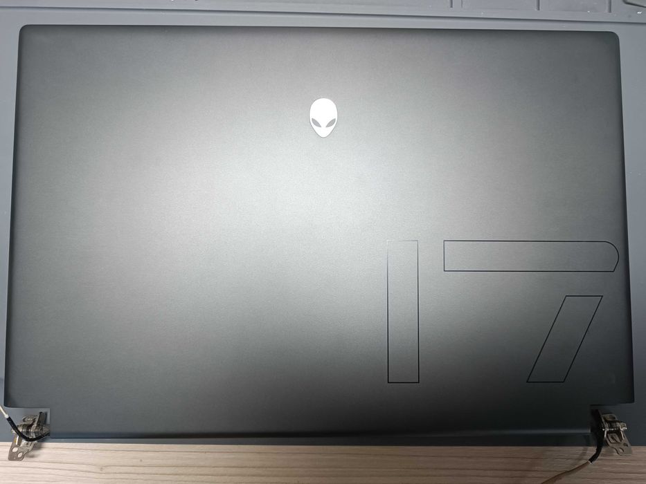 Alienware M17 R5 17.3" skrzydło matrycy nowe.