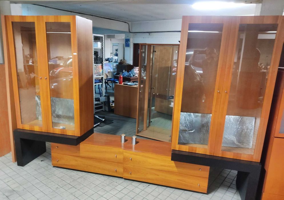 cadeirões, camas, secretarias