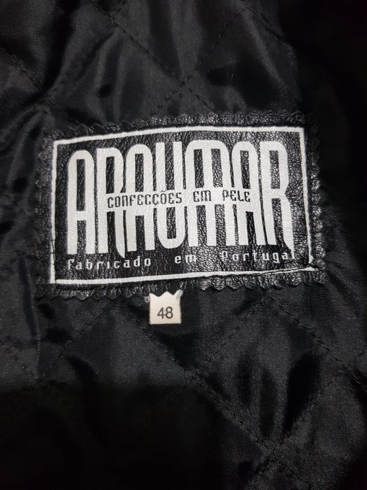 Casaca em Pele de Cor Preto