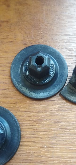 Гайка крепления захисту днищя моторного отсека снизу