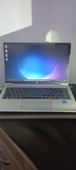 Portatil HP 11th Gen Intel(R) Core(TM) i5-1135G7  2.40GHz (2.42 GHz)