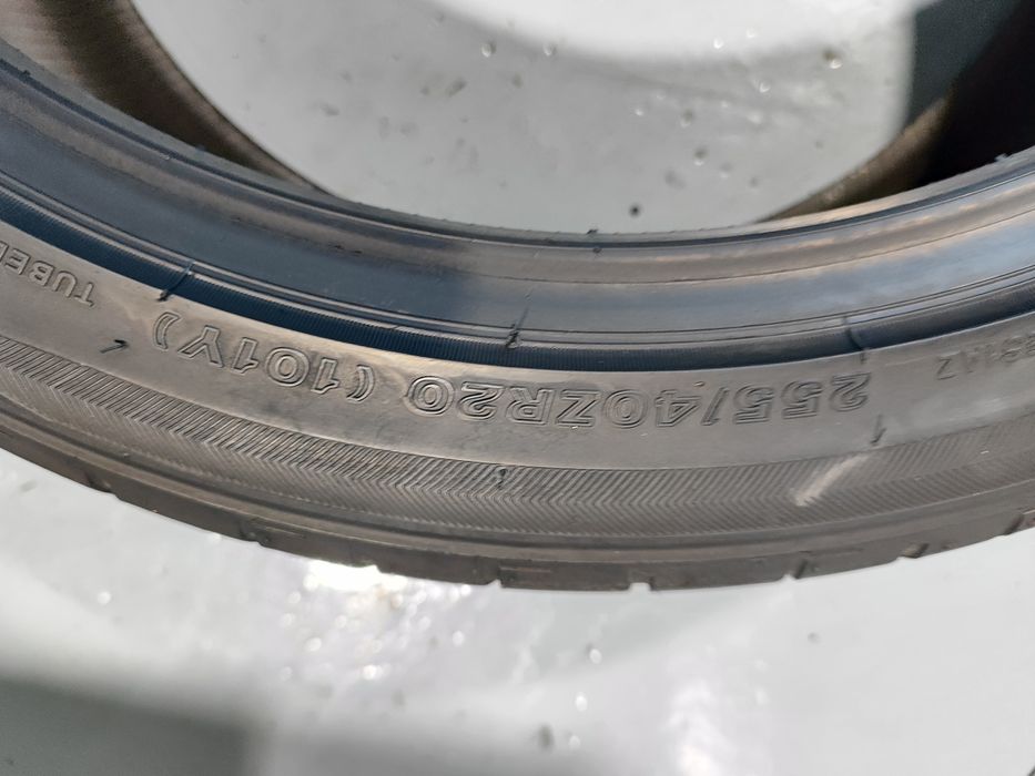 2 pneus Semi novos 255-40R20 Bridgestone - Oferta dos Portes