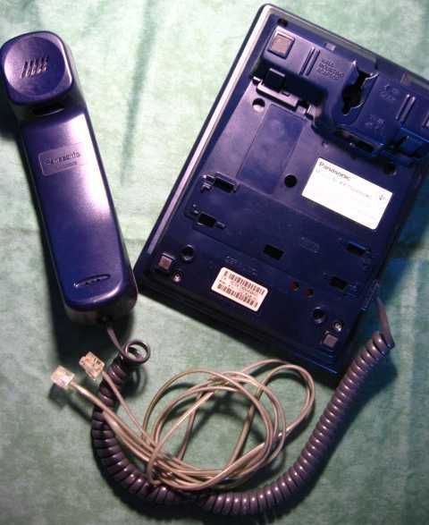 стационарный кнопочный телефон, модем роутер адсл, переходник, розетка