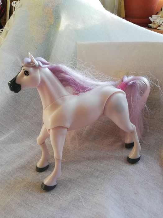 Figurka konik Just Play, mustang, rumak dla lalek.