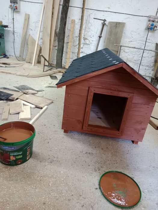 Buda dla psa drewniana