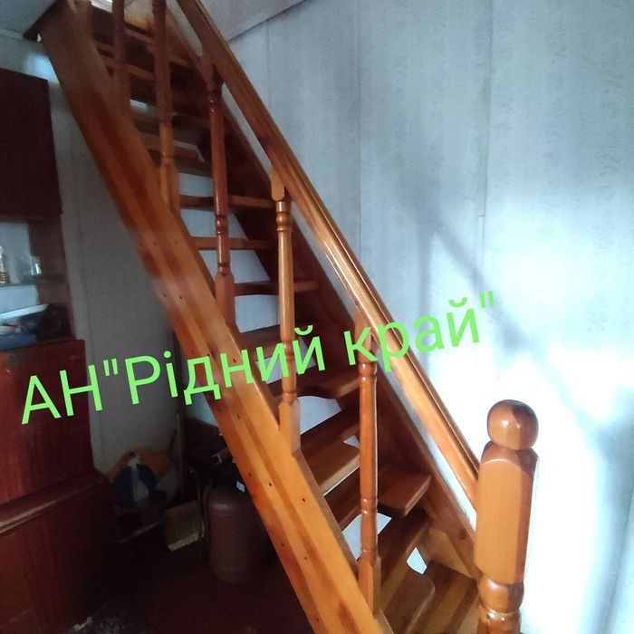 Дешево продається капітальна 2 пов. цегляна дача з ділянкою .