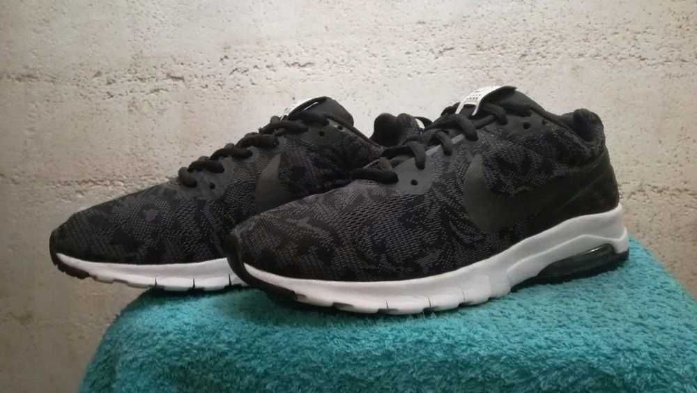 Sneakersy NIKE AIR MAX MOTION LW ENG r.36,5 stan bardzo dobry