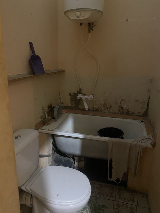 Продам 2-е комнаты в доме квартирного типа (гуртожиток)