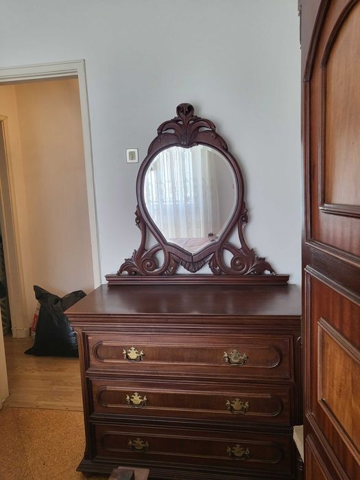 Mobília de quarto clássica em muto bom estado