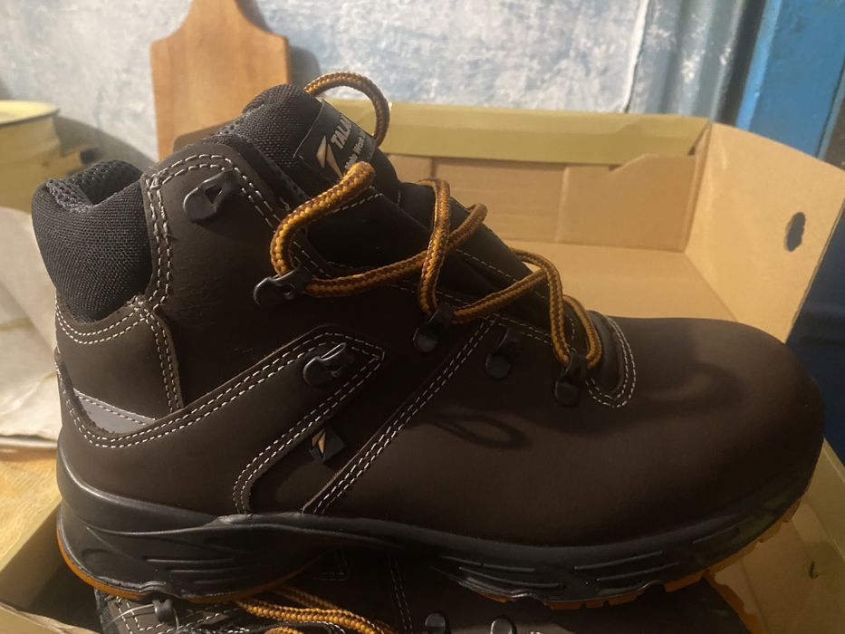 Продам новые Ботинки Talan