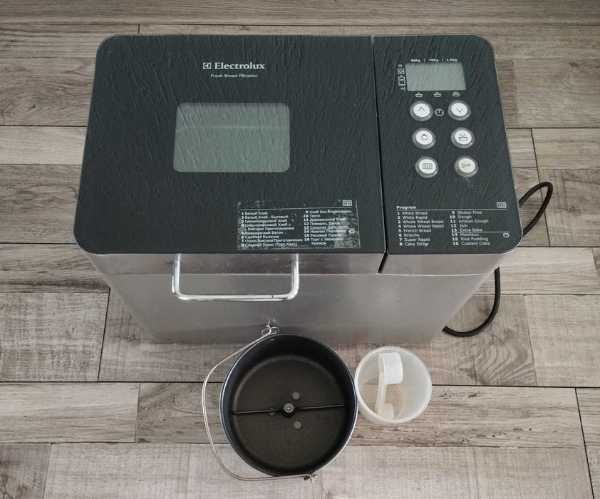 Хлібопічка Electrolux EBM8000