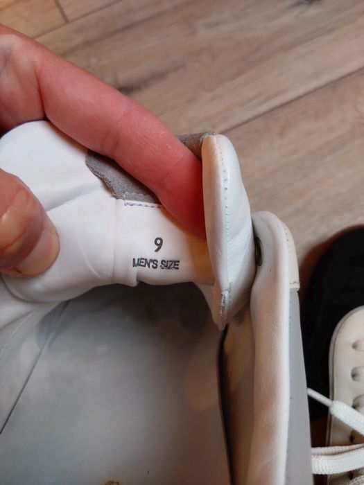 Продам кроссовки туфли tods