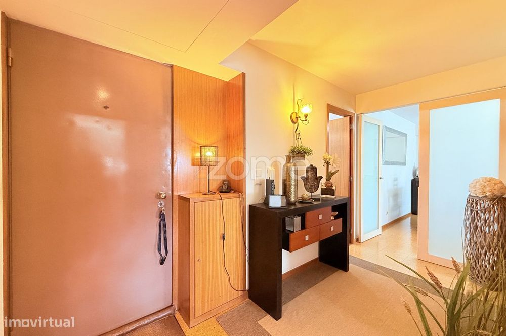 Apartamento T2 em Gondifelos | Conforto, luz natural e garagem fechada