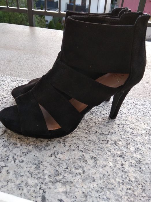 Czarne zamszowe szpilki peep toe 39 Oasis