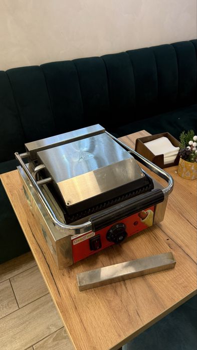 Контактний гриль Goodfood egg10