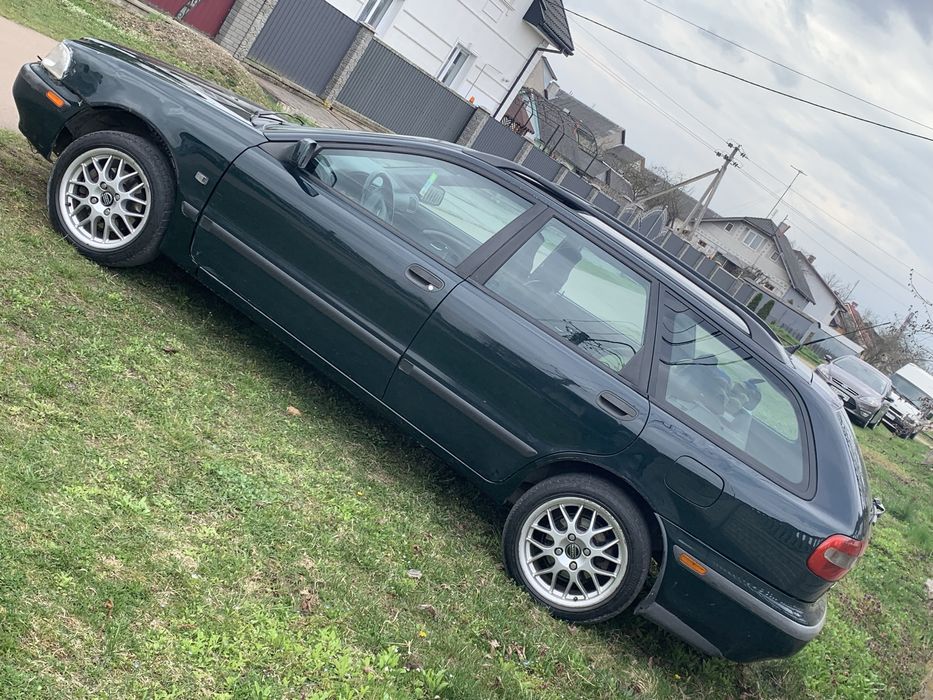 Продам volvo v40 2.0 бенз