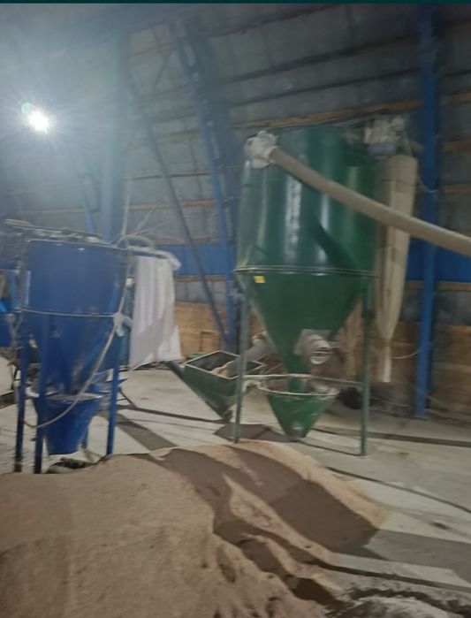 Продам складське приміщення с.Березівка ,500 м, 23 сотки  землі