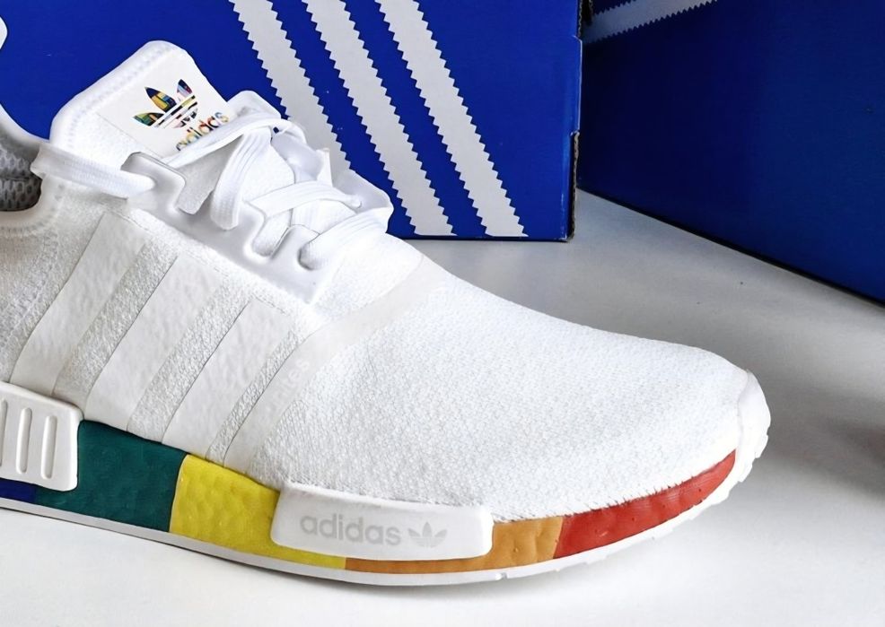 Оригінальні кросівки Adidas NMD_R1 PRIDE