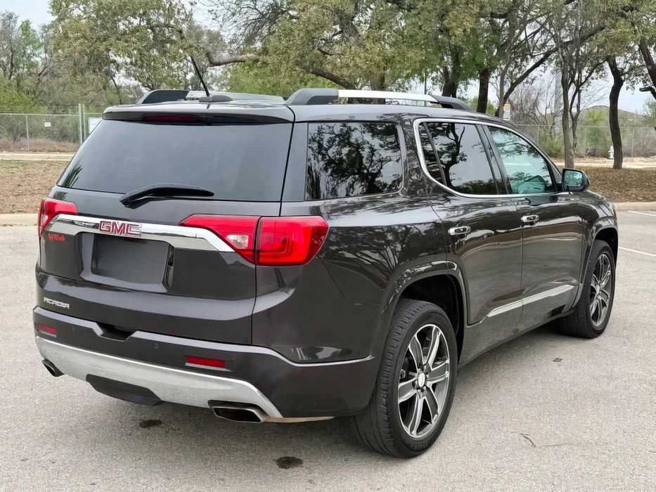 GMC Acadia Denali      2018