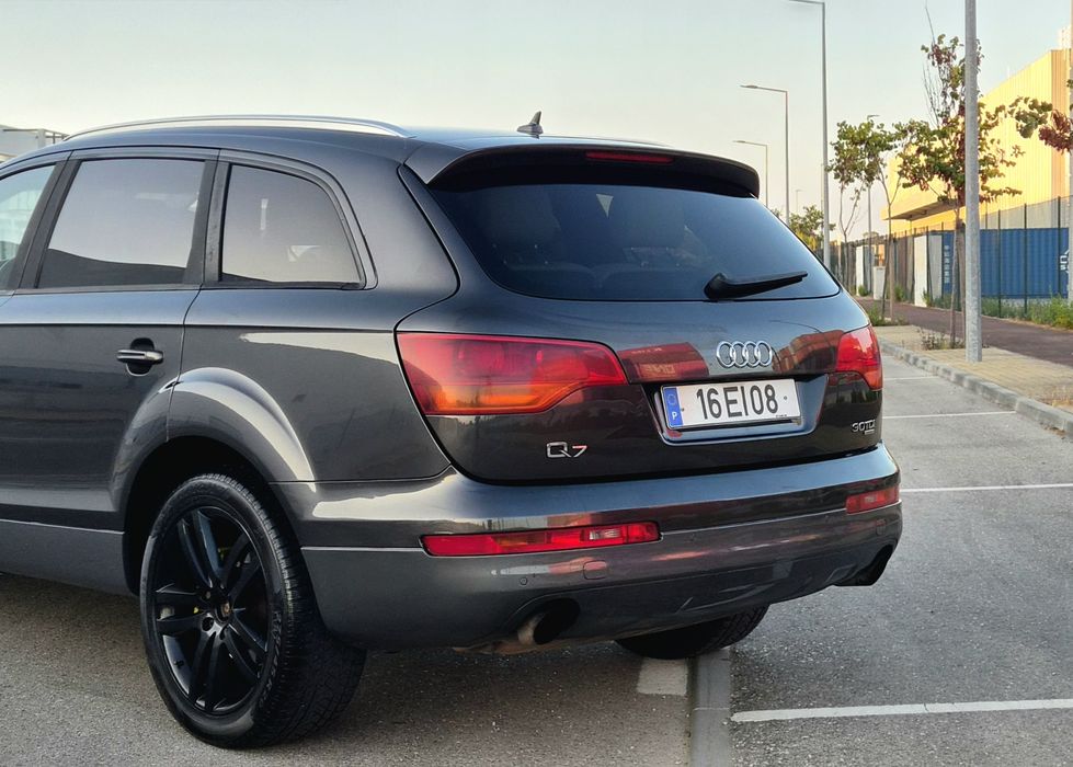 AUDI Q7 3.0 TDI V6 240 CV 7 lugares