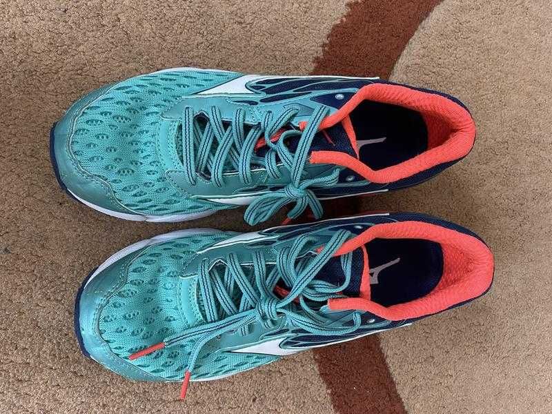 Кроссовки mizuno