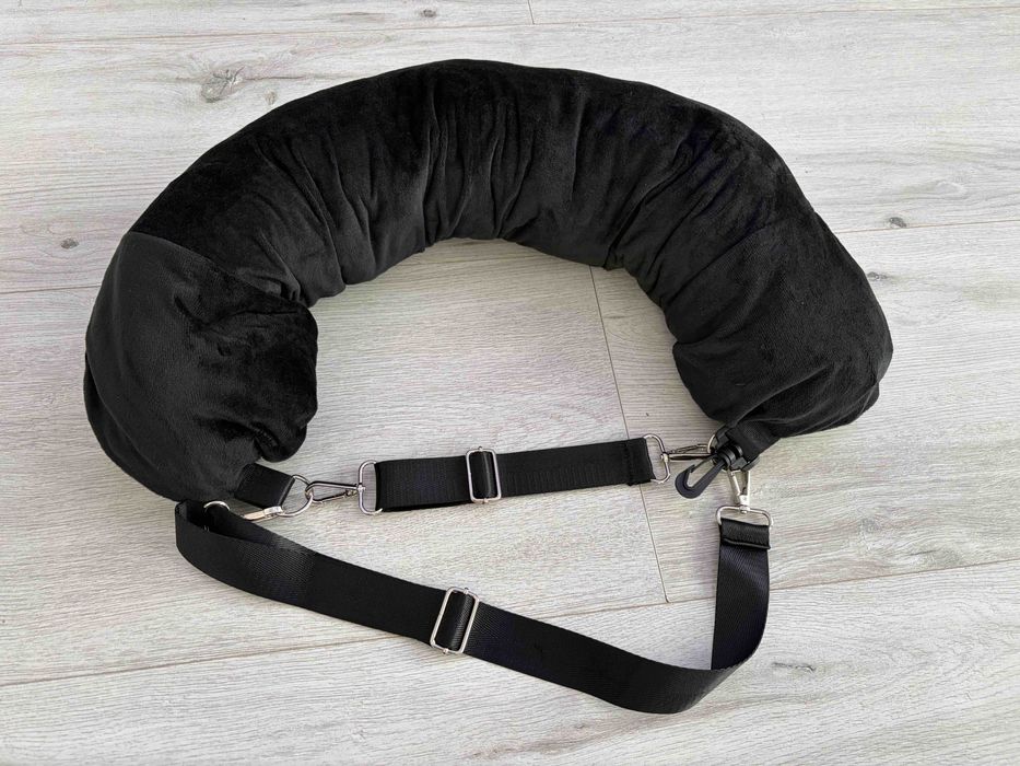 Poduszka lub bagaż podręczny do samolotu