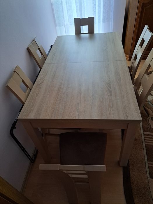 Stòł rozkładany z krzesłami