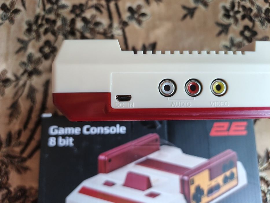 Игровая консоль (приставка) 8-bit