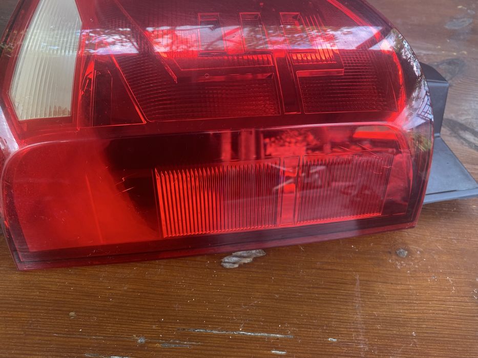 Продам два різних стопа на volswagen T6 лівий та правий