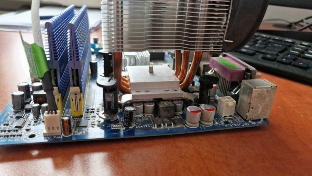 Gigabyte GA-G31M-2SL  + Intel Core 2 Quad Q6600 + 4GB  DDR2-800