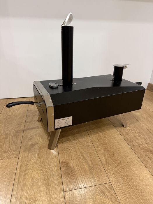 Nowy piec do pizzy opalany drewnem