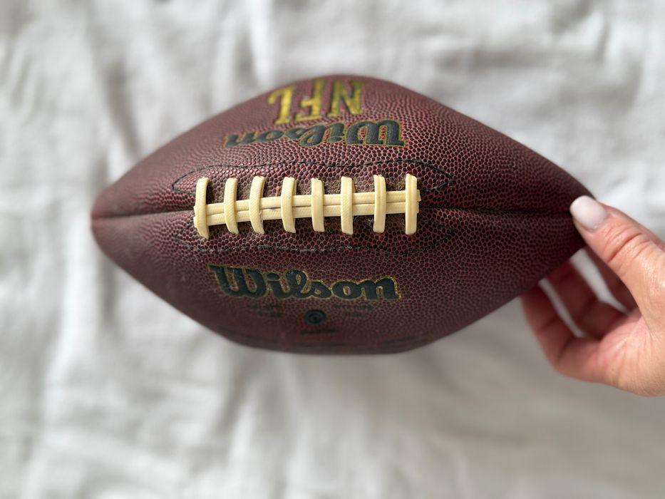 WILSON Bola de futebol americano. Nova!