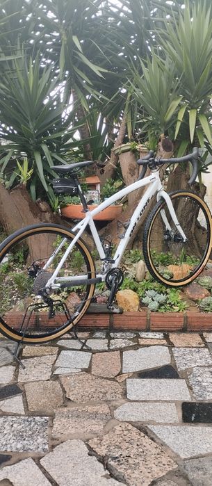 Bicicleta gravel como nova