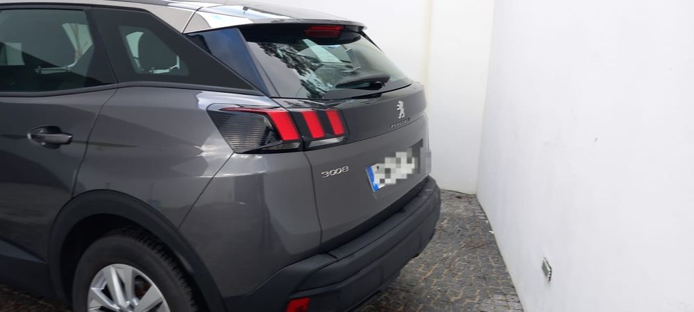 Nacional com 15mil km. Luxo e conforto num carro1 em estado impecável