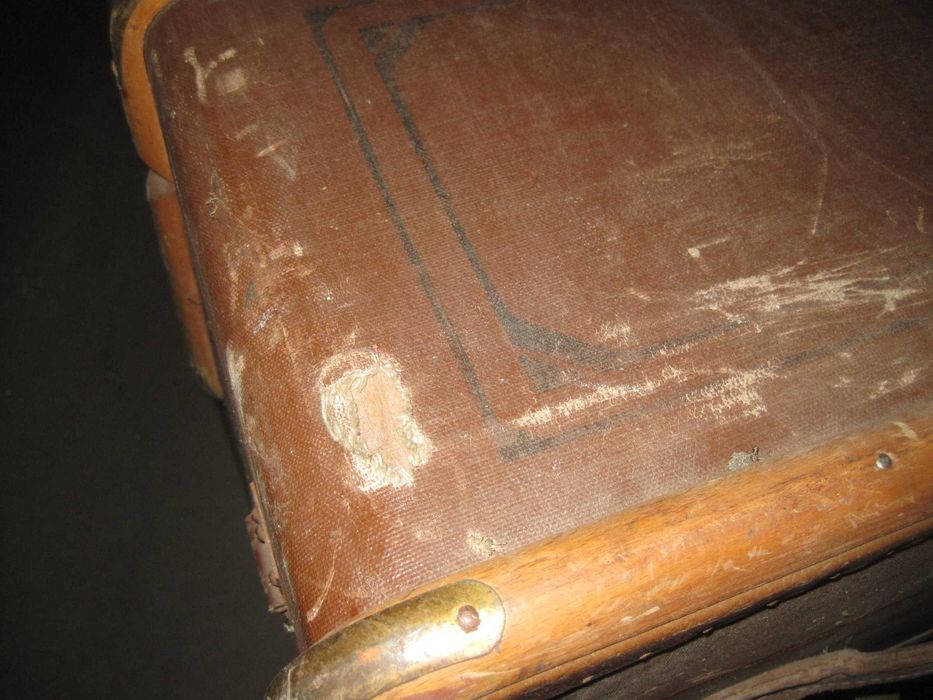 Продам велику антикварну валізу - 90 см на 50 см на 30 см