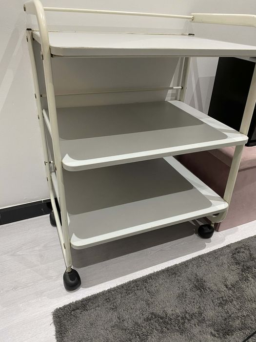 Movel de arrumacoes com rodas