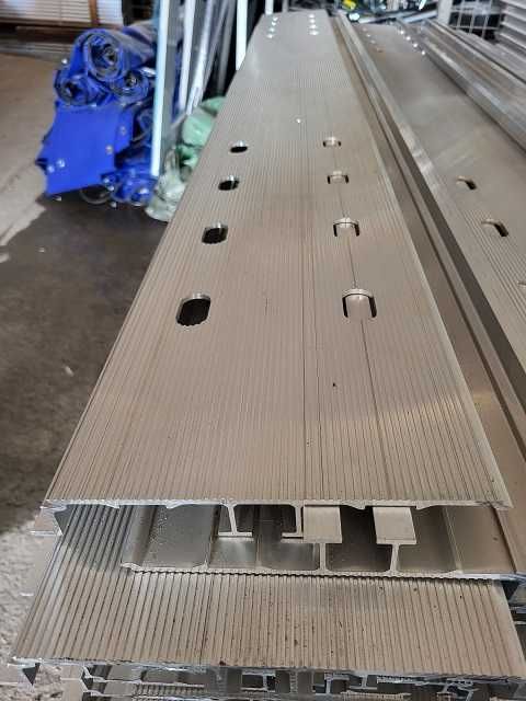 Panel aluminiowy 2010 mm na auto-lawetę , lawetę. 200 zł sztuka