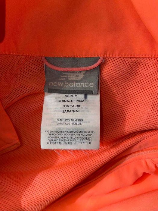 Вітровка жіноча New Balance неоново-морквяна