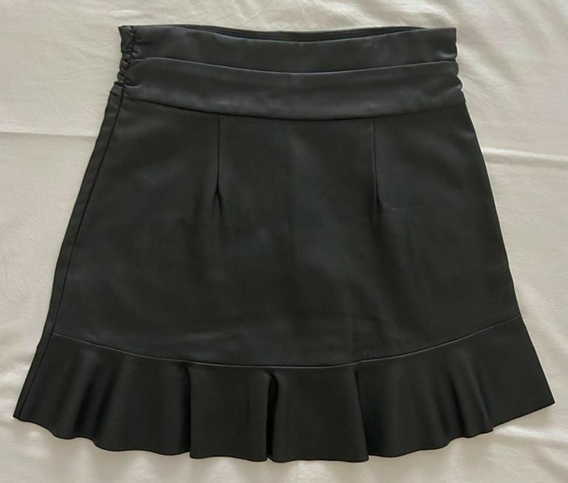 Saia ecopele preta com folho Sfera