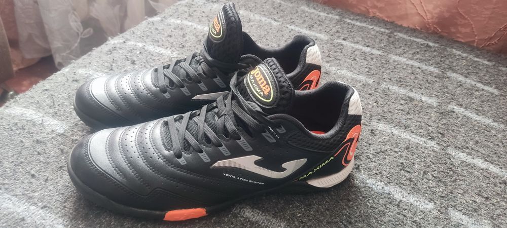 Кросівки сороконіжки Joma