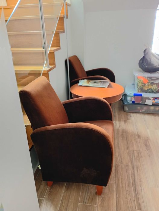 Conjunto poltronas e mesa apoio