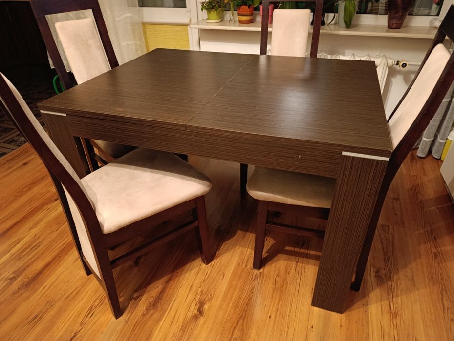 Sprzedam stół z krzesłami