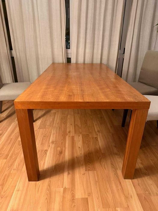 Mesa de sala de jantar usada