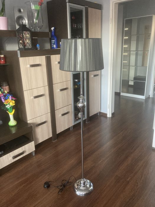 Lampa podłogowa