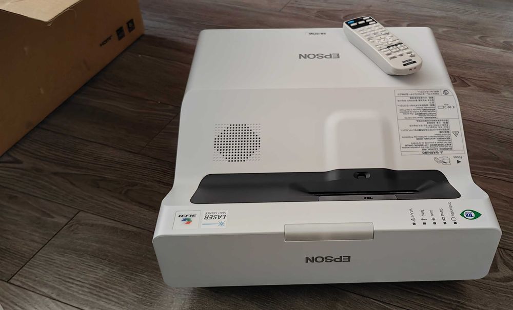 Rewelacja, NOWY videoprojektor Pro EPSON Laser !!! Za połowę ceny